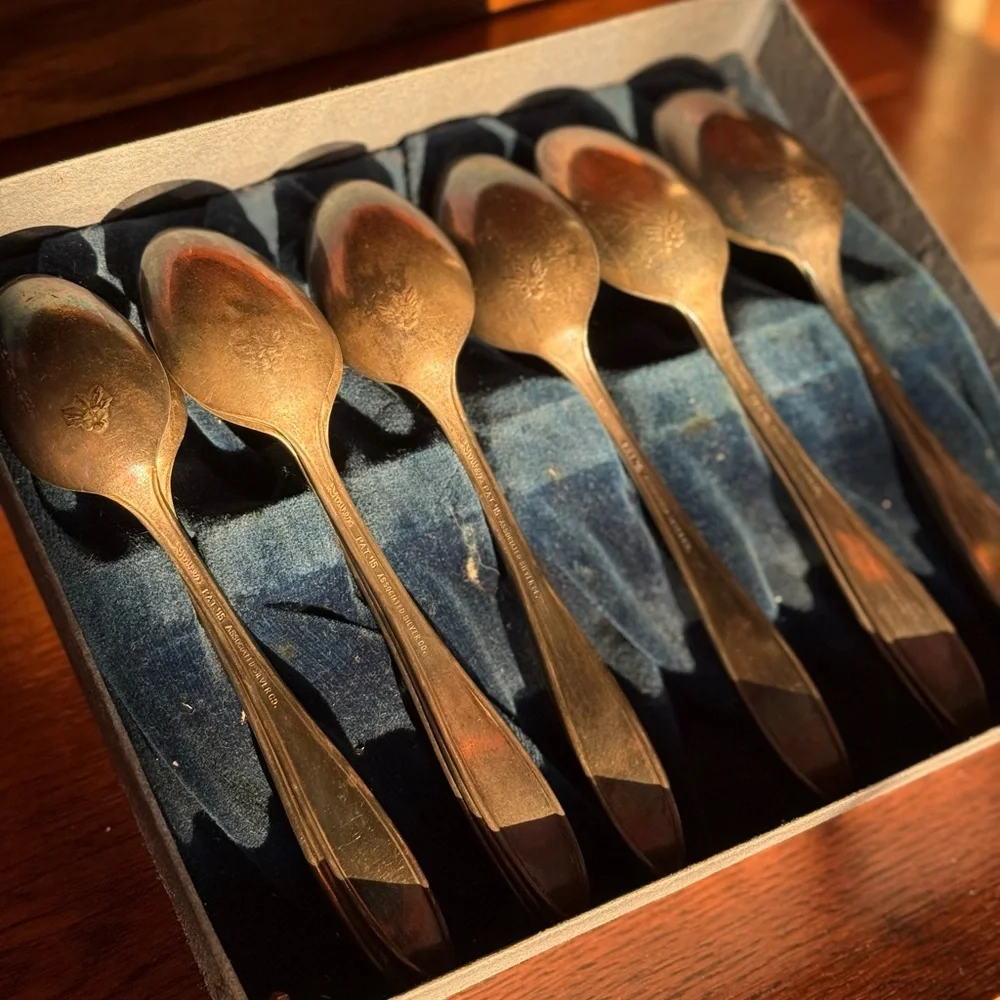 Vintage (12) silver teaspoons - Picture 5 of 7